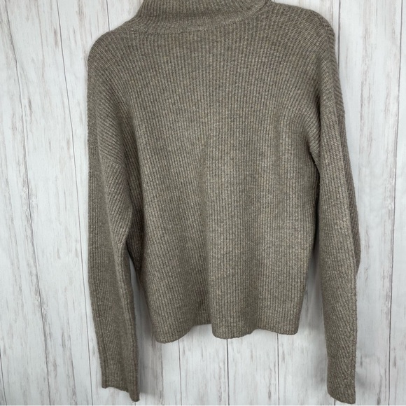 Abercrombie and Fitch taupe soft sweater XS - Picture 7 of 7